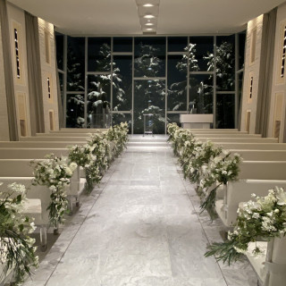 白を基調とした挙式会場