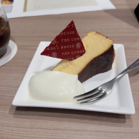 ウエディングケーキの代わりのひとくちケーキの試食です