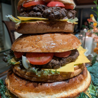 ケーキ入刀ならのハンバーガー入刀