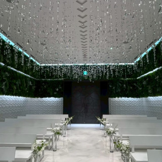 クリスタルが煌めいていて、自然光も入るため素敵でした