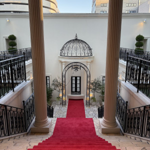 階段って、結婚式って感じしますよね。|780261さんのアクアテラス迎賓館(新横浜)/テイクアンドギヴ・ニーズウェディングの写真(2583942)