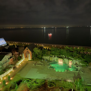 式後に泊まったホテルからみたガーデンとチャペル|780271さんのシェラトン・グランデ・トーキョーベイ・ホテルの写真(2588504)