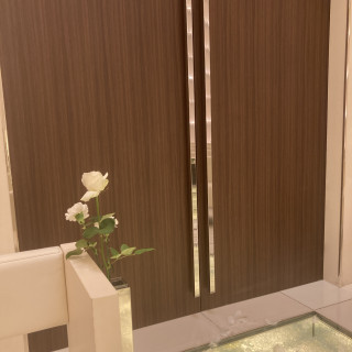 挙式会場の内側から見た入場口