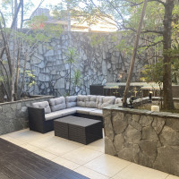 ストーンヒルズのテラスの椅子