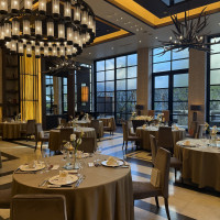 ホワイトヒルズの窓側の会場雰囲気