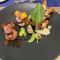 メインのお肉と伊勢海老と糸島のお野菜