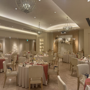 参列者からのお祝いが伝わる距離感|780334さんのアニヴェルセル 大阪の写真(2584346)