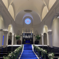 青のバージンロードがとても映える挙式会場でした。