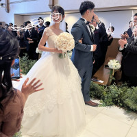 バージンロードを通っている際の写真です。