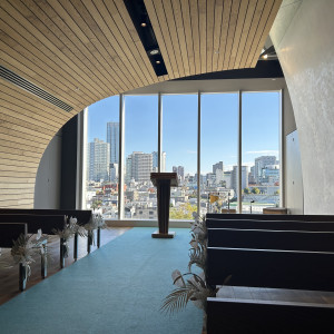 大きな窓があり木の壁が印象的なチャペル|780422さんのCentral Terrace TOKYO（セントラル テラス トーキョー）の写真(2584837)