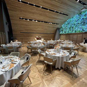 天井が高く開放的な披露宴会場|780422さんのCentral Terrace TOKYO（セントラル テラス トーキョー）の写真(2584838)
