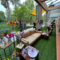 ガーデンをバックにした高砂