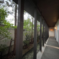 チャペルに向かう廊下には写真を飾ることができます。