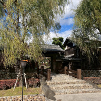 それぞれの姓が入った提灯が下げられます