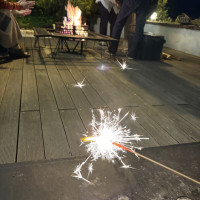 夜は焚き火と花火で楽しめる日があります