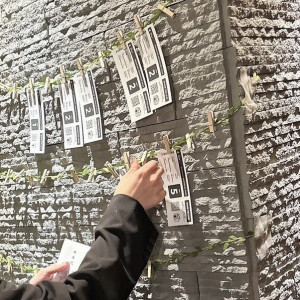 壁にエスコートカードを貼り付けて撮ってもらいました|780550さんの長良川清流ホテルの写真(2585147)