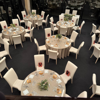 前日の披露宴会場の様子です。
お花は当日に届きました。