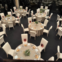 前日の披露宴会場の様子です。
お花は当日に届きました。