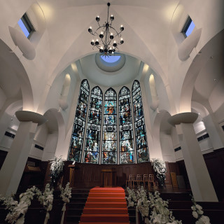 挙式の会場
ステンドグラスが美しい