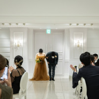 テーブル同士の間隔が広く、みんなが見える配置