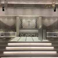 純白な白が統一されたチャペル