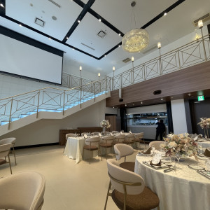 階段入場ができる綺麗な披露宴|780637さんのアルカンシエル横浜 luxemariage(アルカンシエルグループ)の写真(2585458)