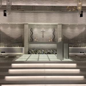 純白な白が統一されたチャペル|780637さんのアルカンシエル横浜 luxemariage(アルカンシエルグループ)の写真(2585459)