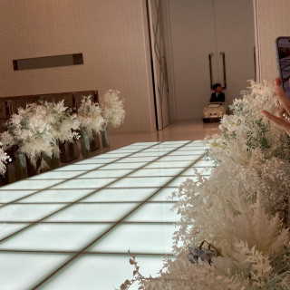 キッズカーに乗るリングボーイ