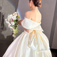 ウエディングドレスとブーケ