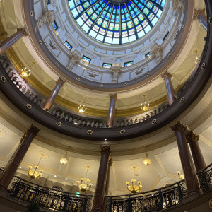 式場の扉を開けると壮大なロビーが…✨|780680さんのロイヤルチェスター福岡の写真(2585749)