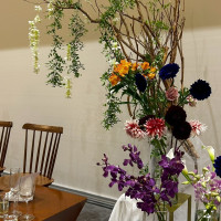 後ろに半アーチの装花を用意してもらいました