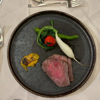 お肉料理のローストビーフです