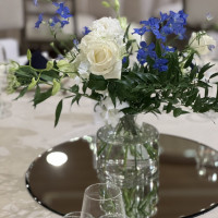 白と青のお花でまとめました。