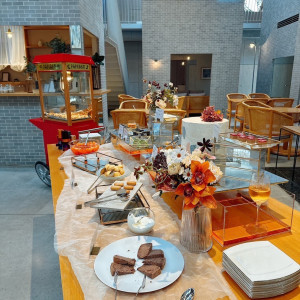 待合エリアでデザートビュッフェしました。|780707さんのBleu Blanc(ブルー:ブラン)●BRASSグループの写真(2585993)