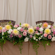 メインテーブルの装花になります。