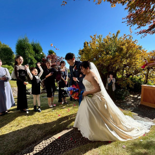 人前式のためみんなに祝福されてるイメージです