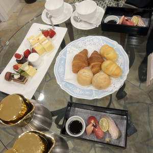 四角いプレートのスイーツはスイーツビュッフェの一部です|780779さんのララシャンス 博多の森の写真(2586538)