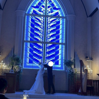 高い天井にステンドグラスの窓が素敵です⭐︎