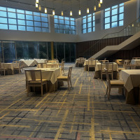 光が入って写真より明るい会場です！