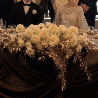 キャンドルを置いていただき、ドレープをオプションで追加しまし