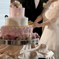 オプションで金箔をつけたのと、装花を追加しました