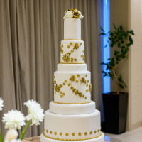 ケーキ高さ120cm +台の高さ(メインテーブルくらい)