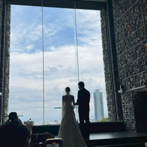 途中からカーテンがあいて神戸の景色が見える演出はロマンチック|780868さんのSOLA KOBE（ソラ コウベ）の写真(2587024)