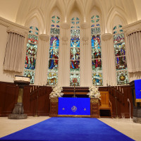 時間に左右されず素敵なステンド・グラスが見れる挙式場です