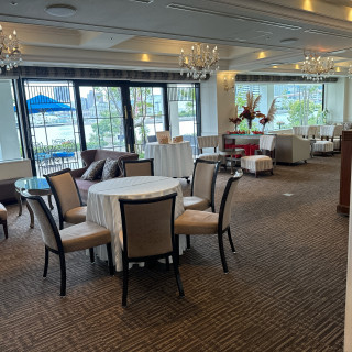 ゲスト待合室となるル・オーシャンです。ドリンクを楽しめます。