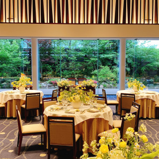 披露宴会場とガーデン