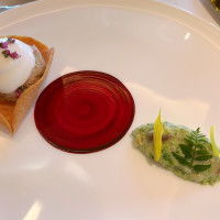 アボカドのタルタルと蟹のパイ