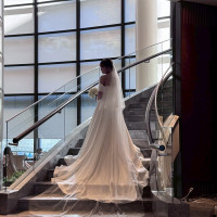 ロビーのらせん階段で写真撮影