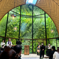 挙式会場。
自然光が入ります