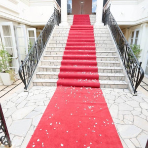 アフターセレモニーを行う大階段|780924さんのアクアテラス迎賓館(新横浜)/テイクアンドギヴ・ニーズウェディングの写真(2587347)